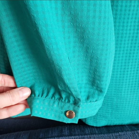 SOLD - J.Crew Green Gingham Textured Popover Blouse L - Picture 4 of 5